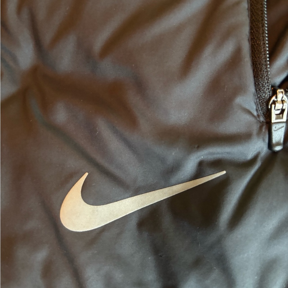 Nike Aerolayer Black and Silver Running Vest - Picture 7 of 8